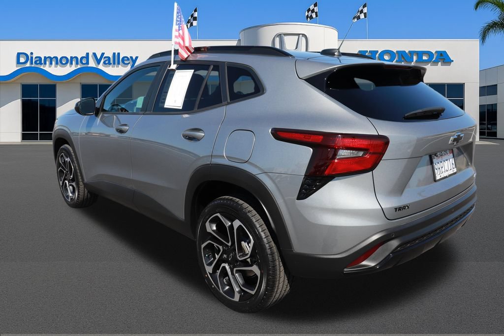 Used 2025 Chevrolet Trax RS w/ Driver Confidence Package FWD image 4