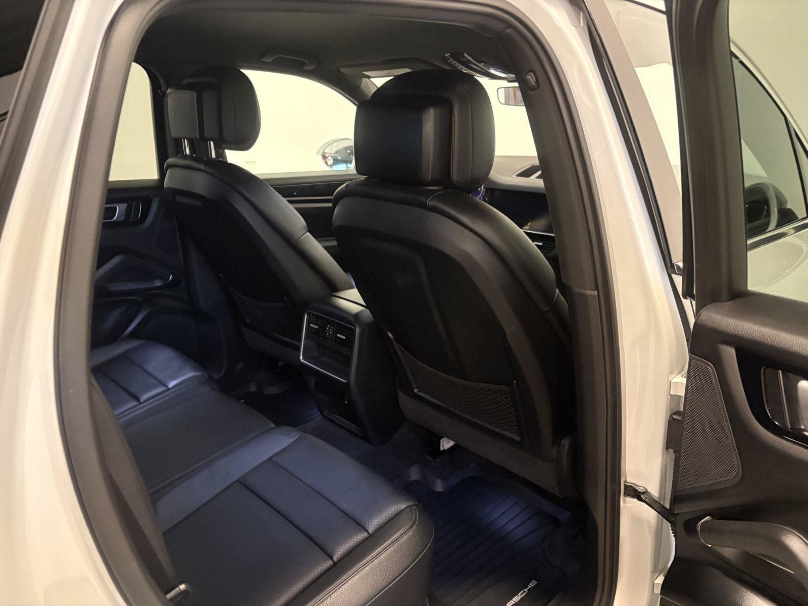 Used 2022 Porsche Cayenne AWD/4WD image 42