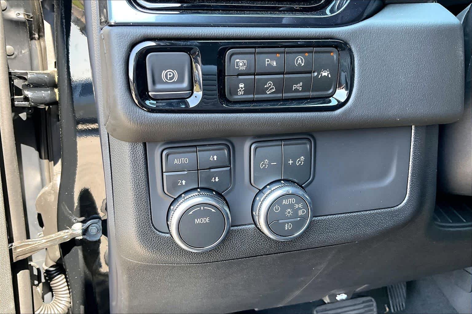 New 2026 GMC Yukon XL AT4 w/ AT4 Premium Package image 13