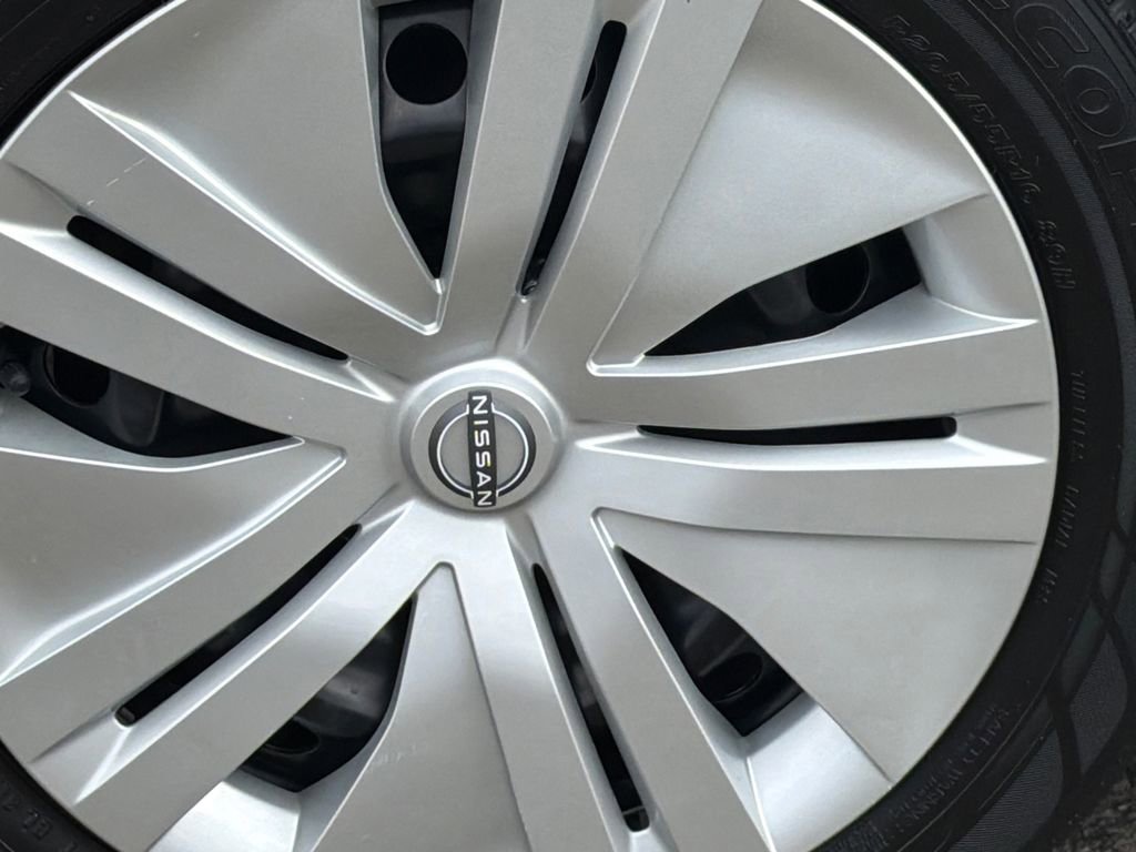 Used 2023 Nissan Leaf S image 6