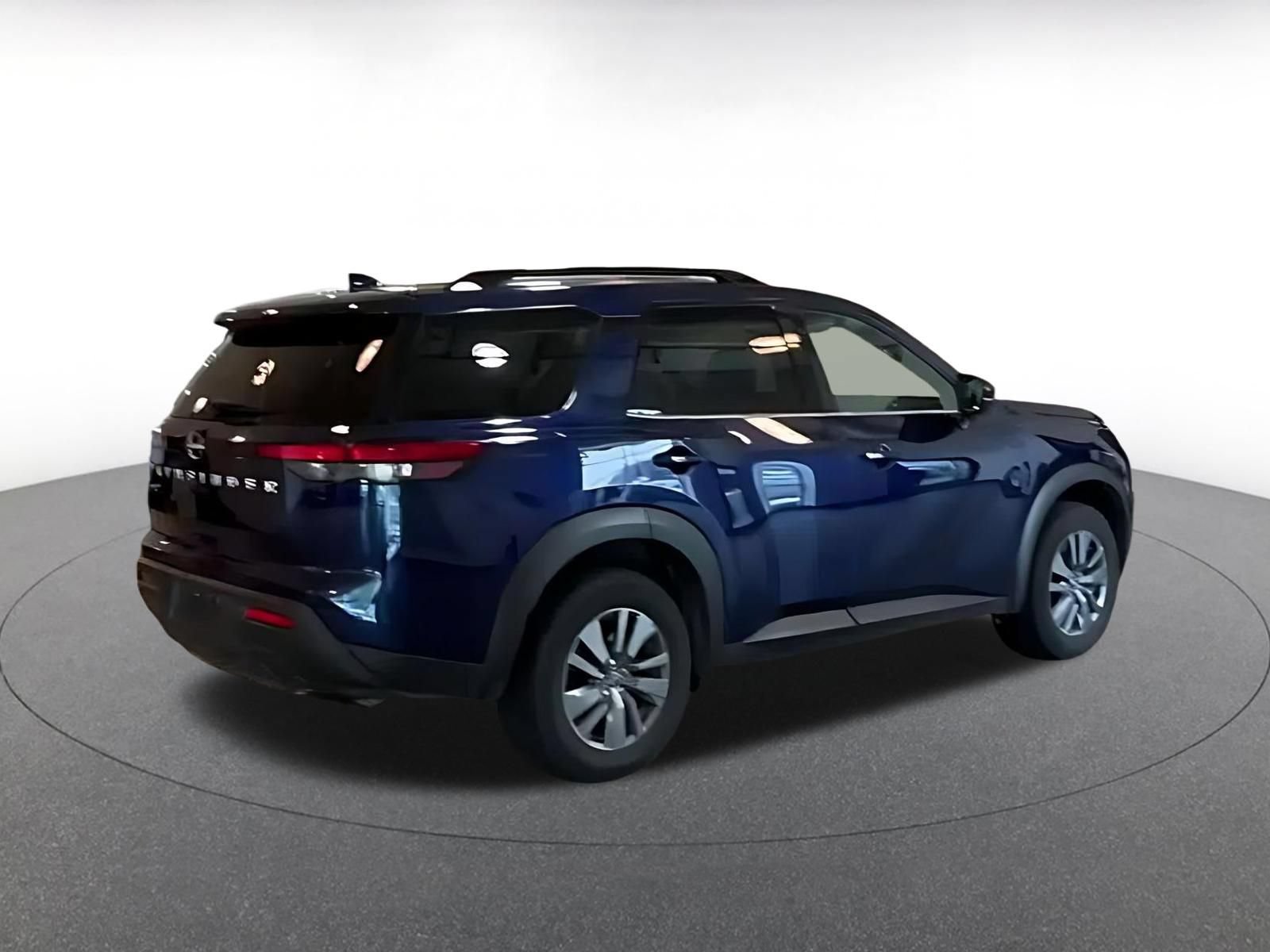 Used 2025 Nissan Pathfinder SV AWD/4WD image 14