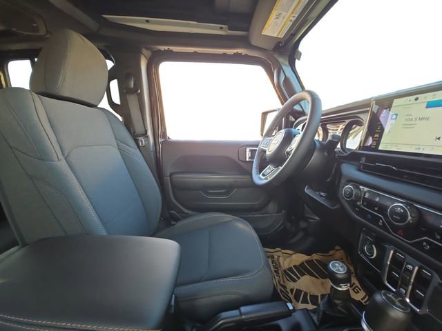 Used 2025 Jeep Wrangler Unlimited Sahara w/ Safety Group image 15