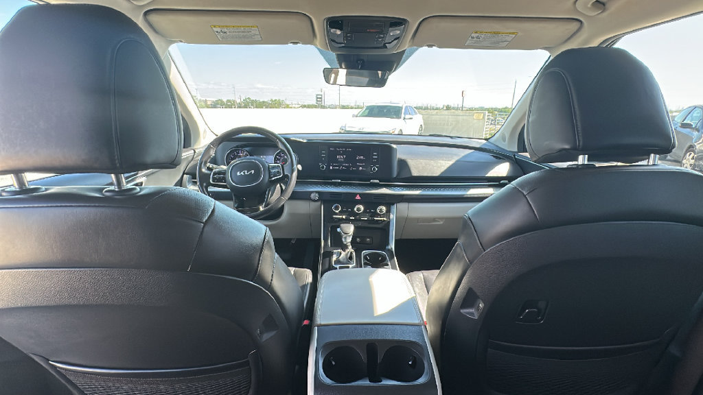 Used 2024 Kia Carnival LX FWD image 28