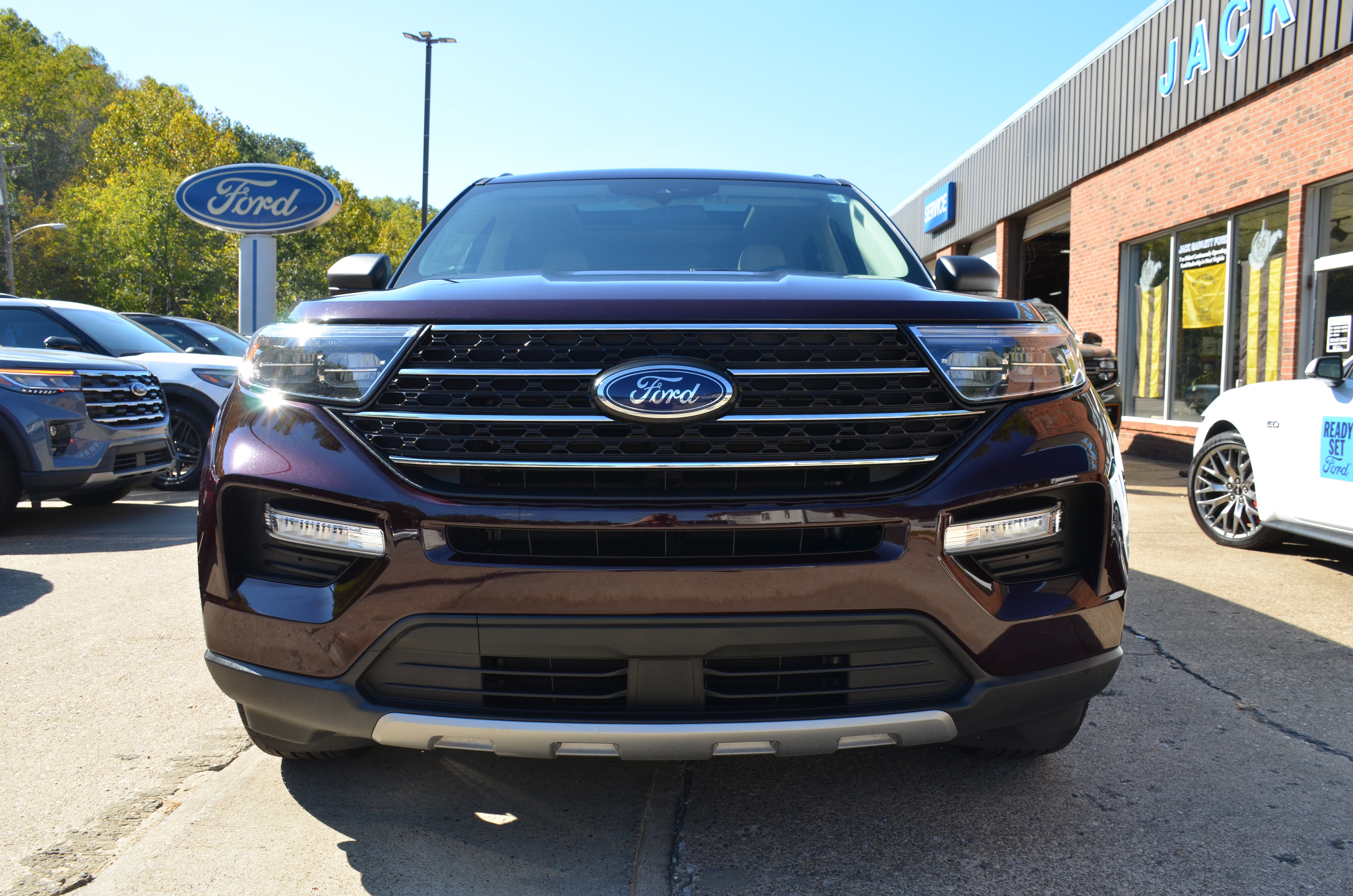 Used 2022 Ford Explorer XLT w/ Equipment Group 202A image 2