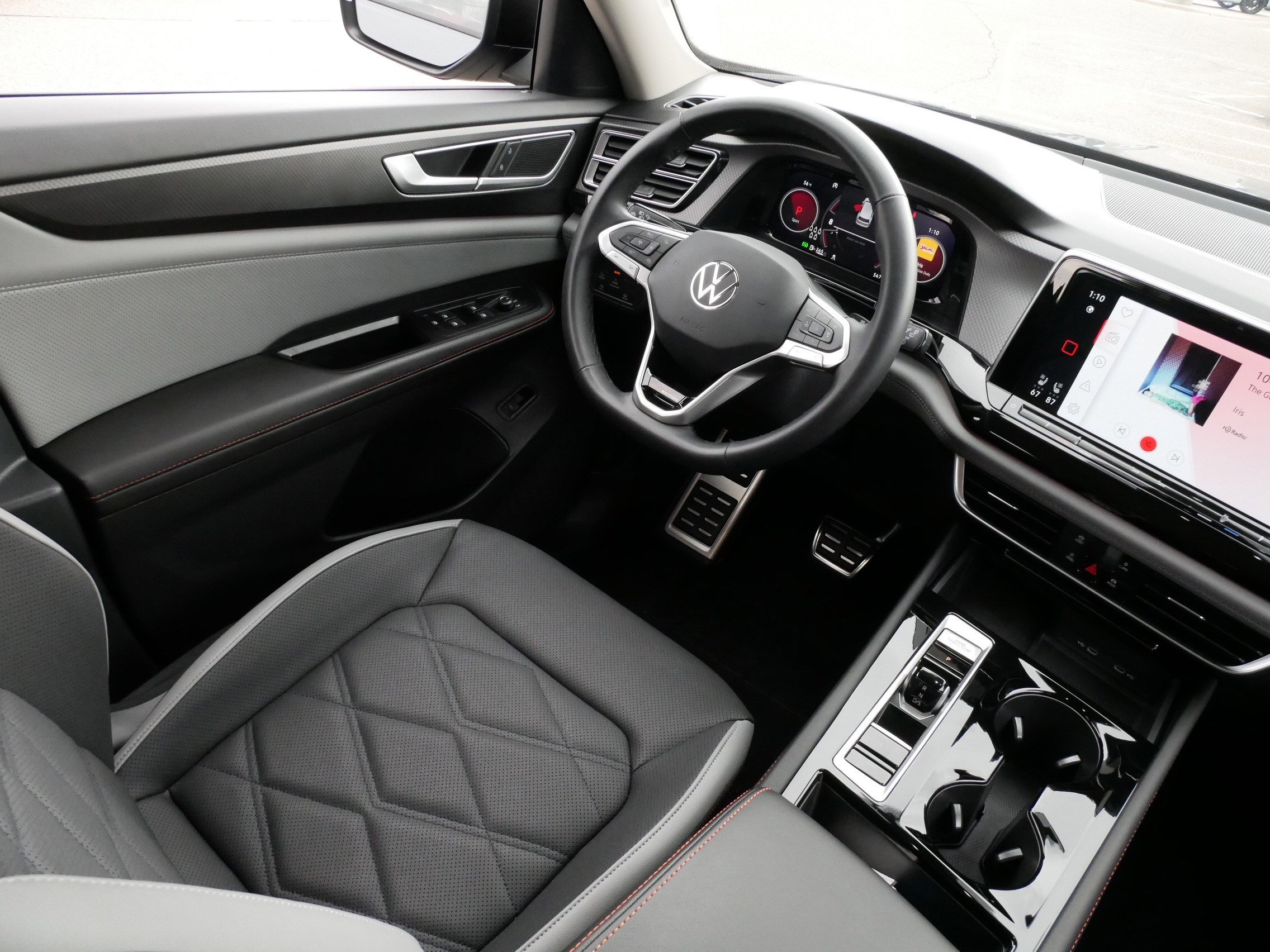 Certified 2024 Volkswagen Atlas Peak Edition SEL image 9