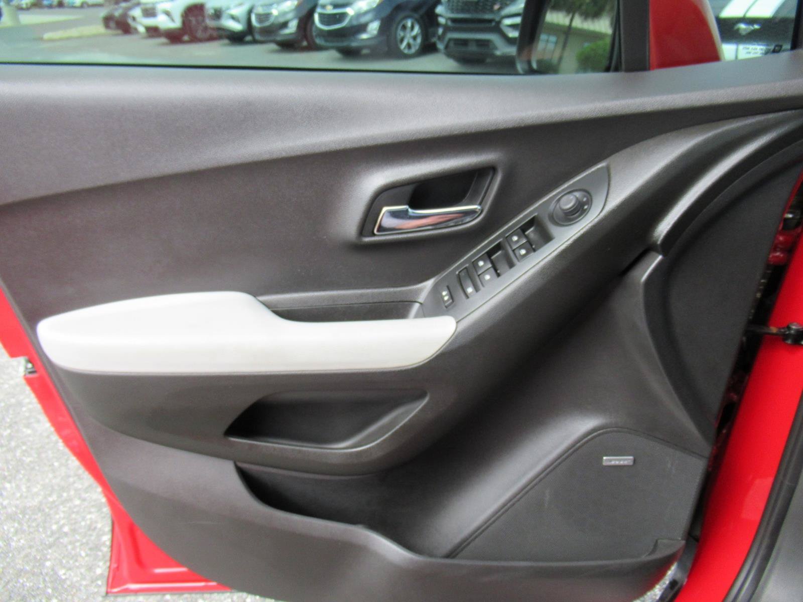 Certified 2018 Chevrolet Trax Premier FWD image 23