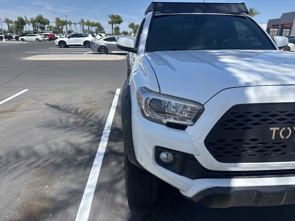 Used 2018 Toyota Tacoma TRD Off-Road w/ Technology Package AWD/4WD image 3
