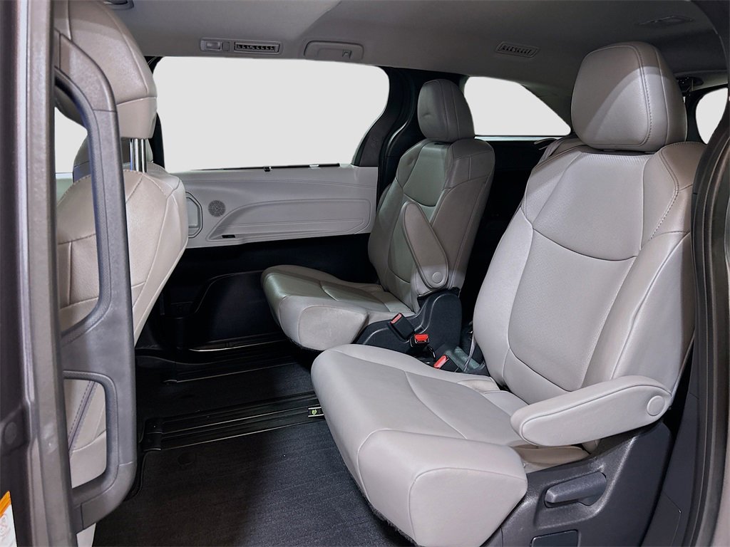 Used 2025 Toyota Sienna XLE image 22
