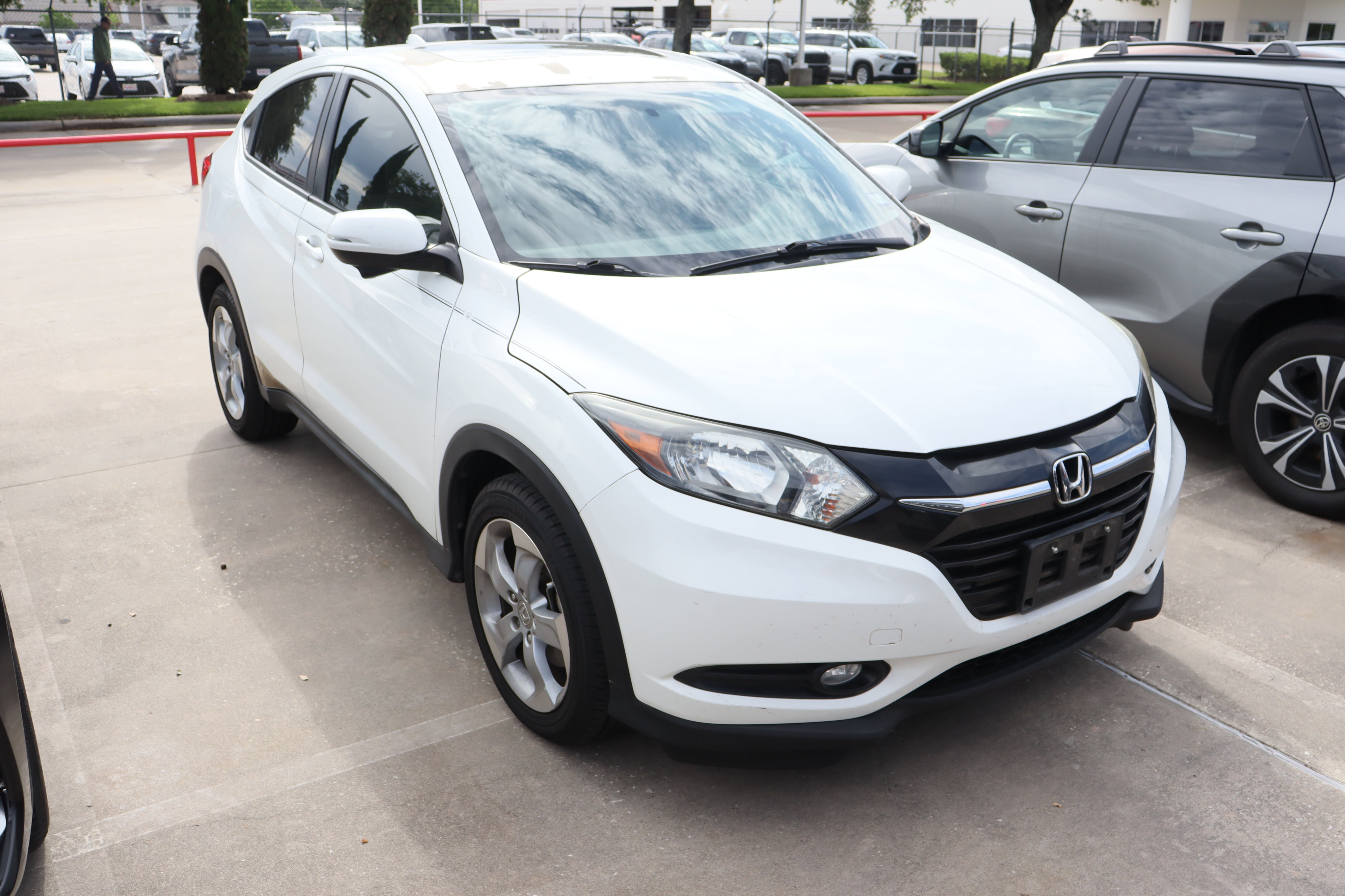 Used 2016 Honda HR-V EX image 2