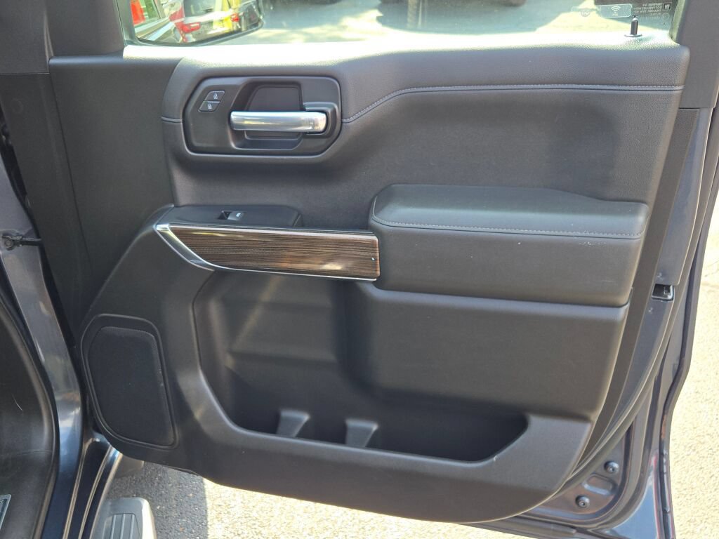 Used 2022 Chevrolet Silverado 1500 LT AWD/4WD image 5