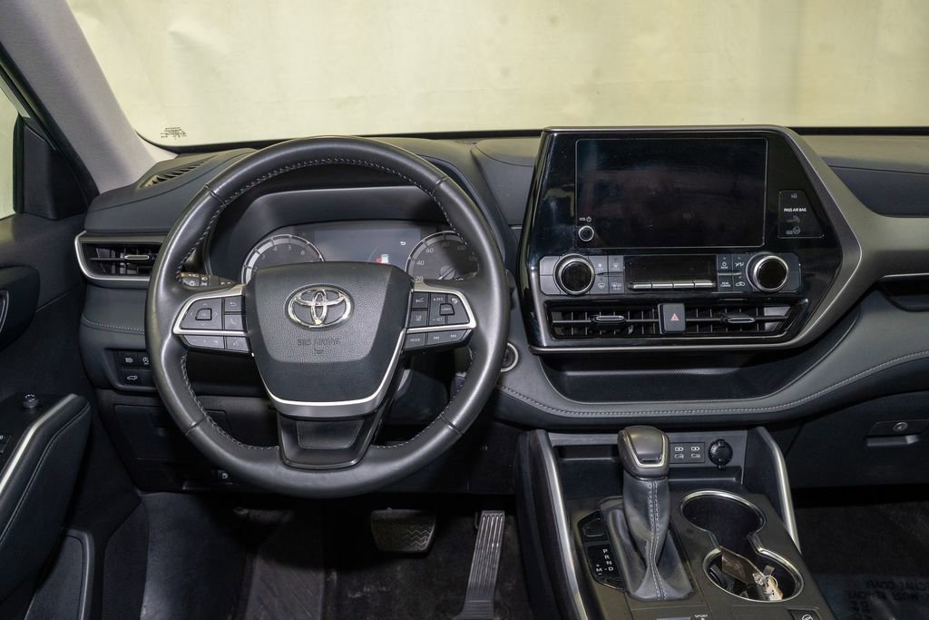 Used 2024 Toyota Highlander LE image 7