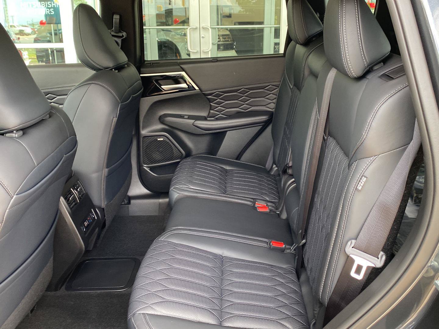 New 2026 Mitsubishi Outlander SEL AWD/4WD image 17