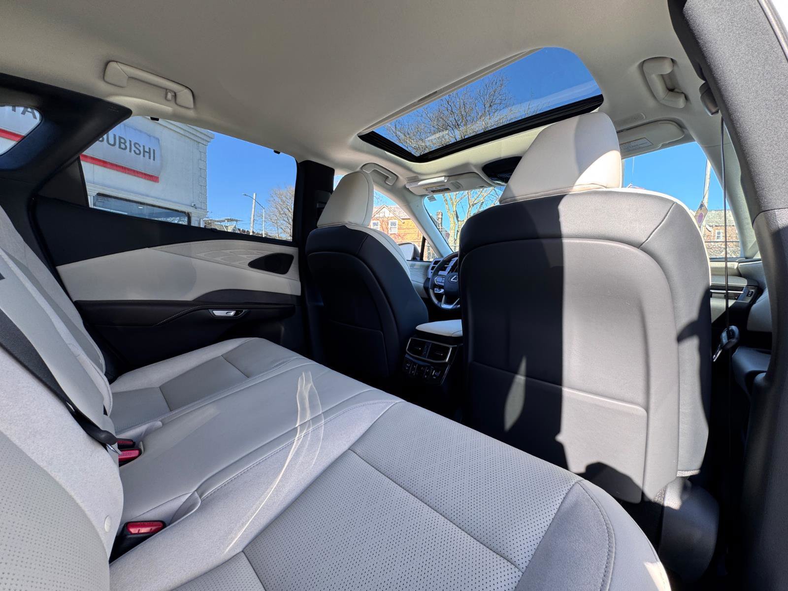 Used 2023 Lexus RX 350 w/ Accessory Package (Z1) image 29