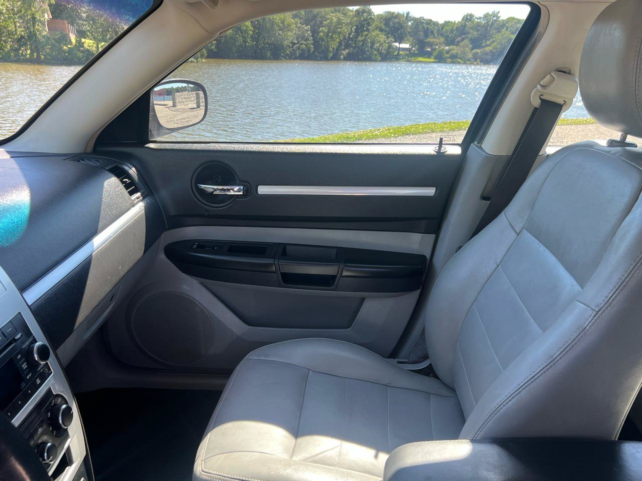 Used 2009 Dodge Charger SXT RWD image 25