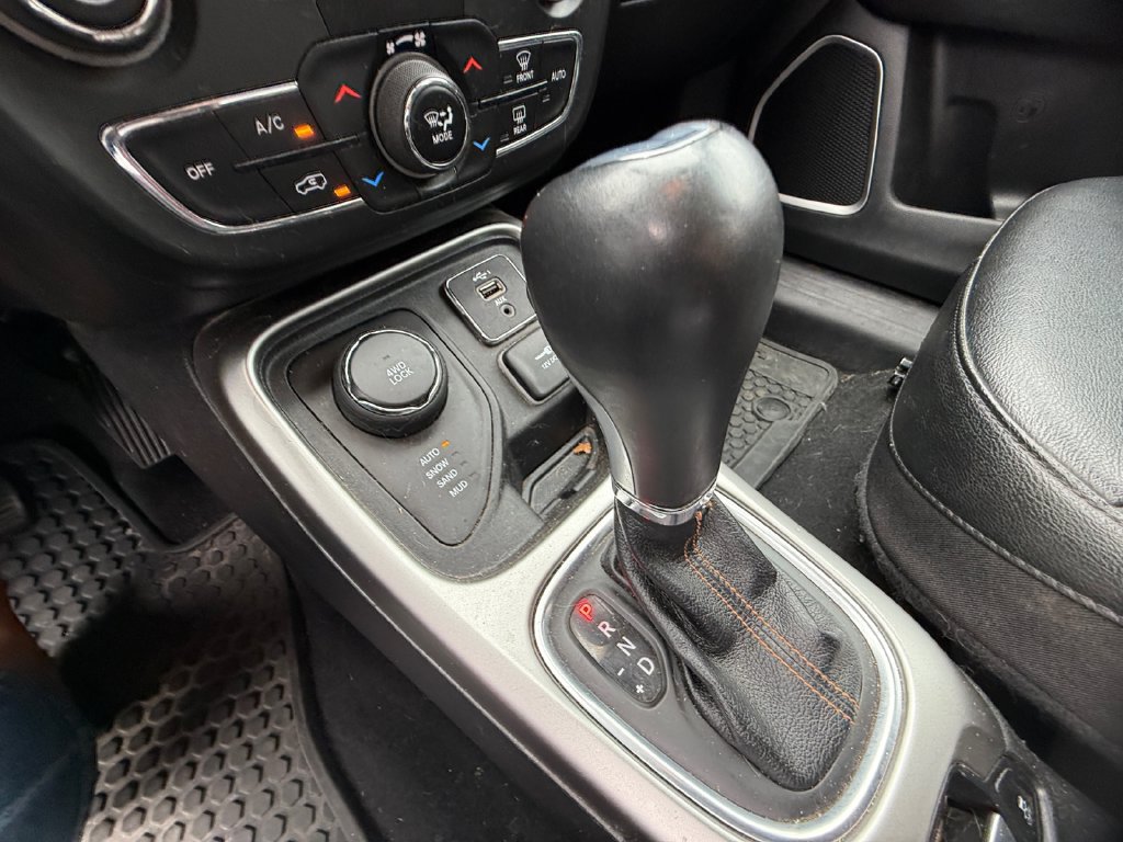 Used 2021 Jeep Compass Latitude w/ Convenience Group AWD/4WD image 30