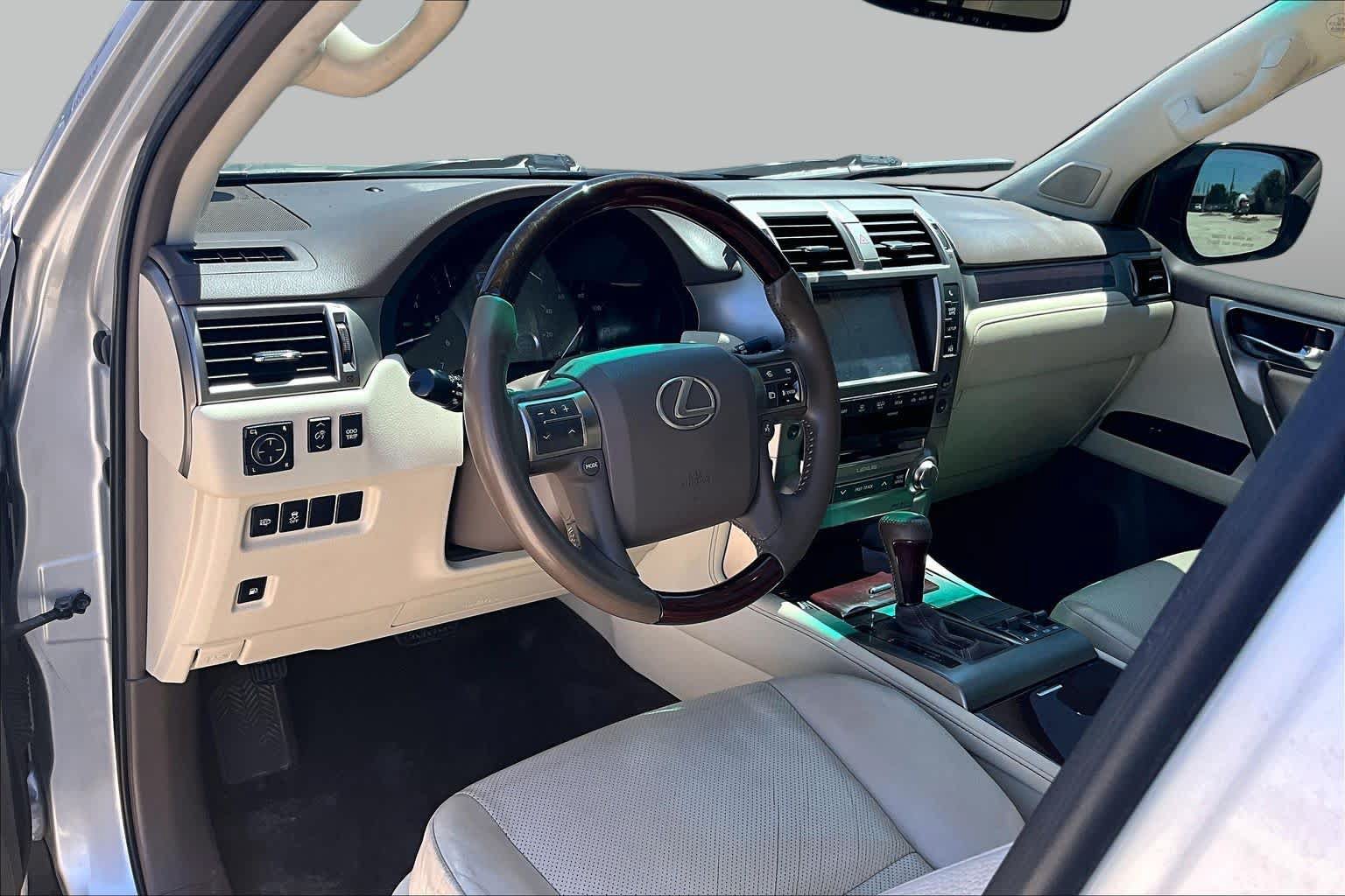 Used 2015 Lexus GX 460 w/ Premium Package AWD/4WD image 16