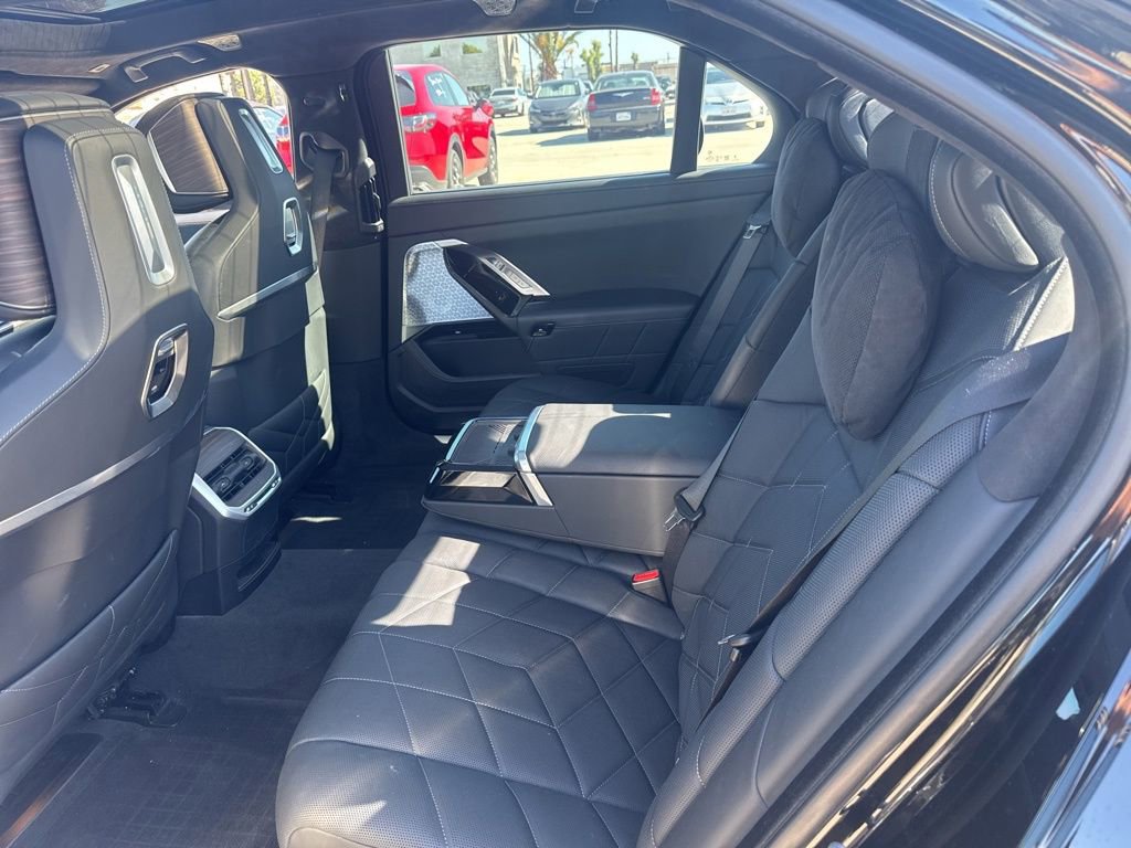 Used 2023 BMW i7 xDrive60 AWD/4WD image 12