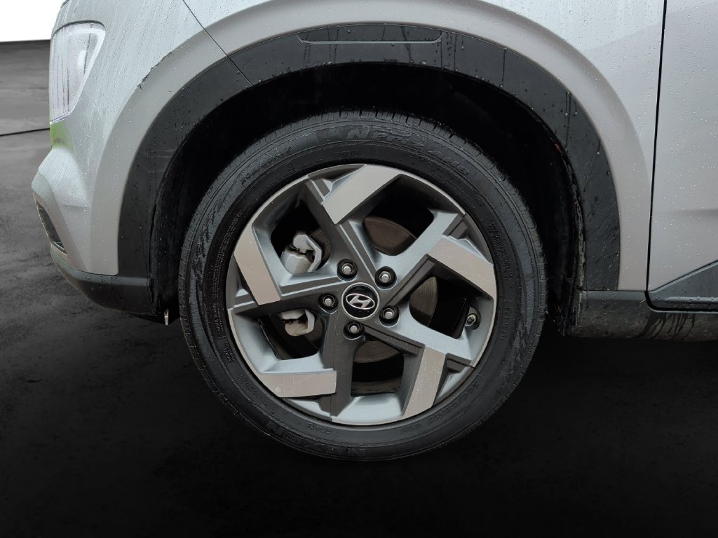 Used 2025 Hyundai Venue SEL FWD image 9