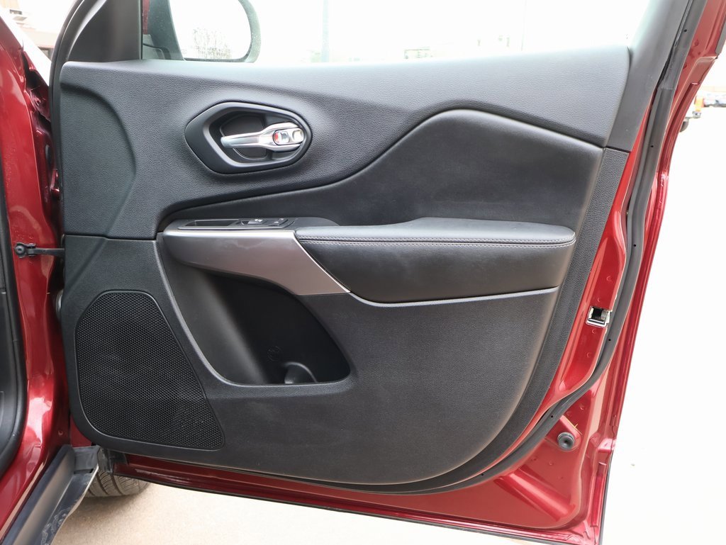 Used 2019 Jeep Cherokee Limited w/ Luxury Group image 11