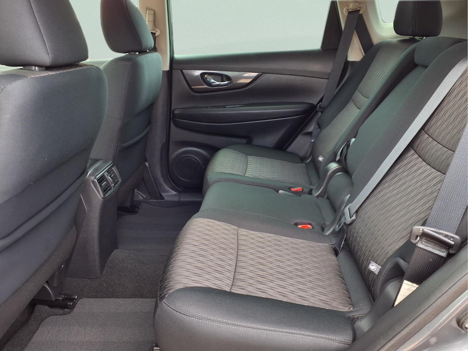 Used 2018 Nissan Rogue S FWD image 11