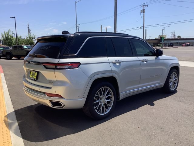 Used 2024 Jeep Grand Cherokee Summit AWD/4WD image 33