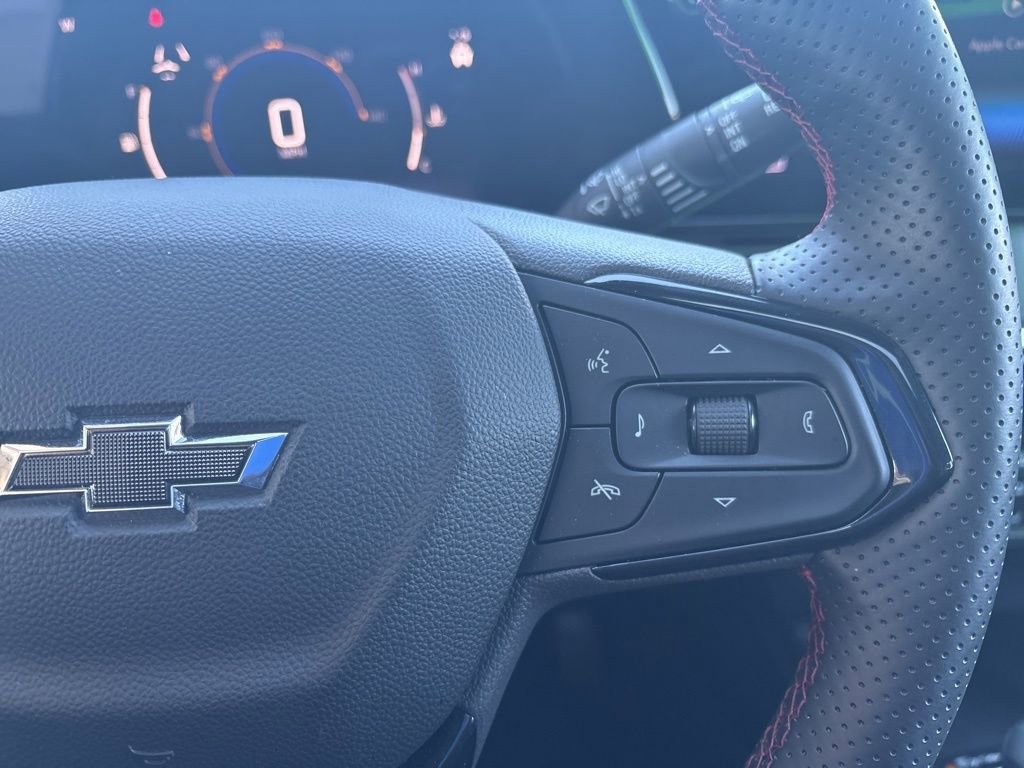 Used 2025 Chevrolet Trax RS w/ Sunroof Package image 16