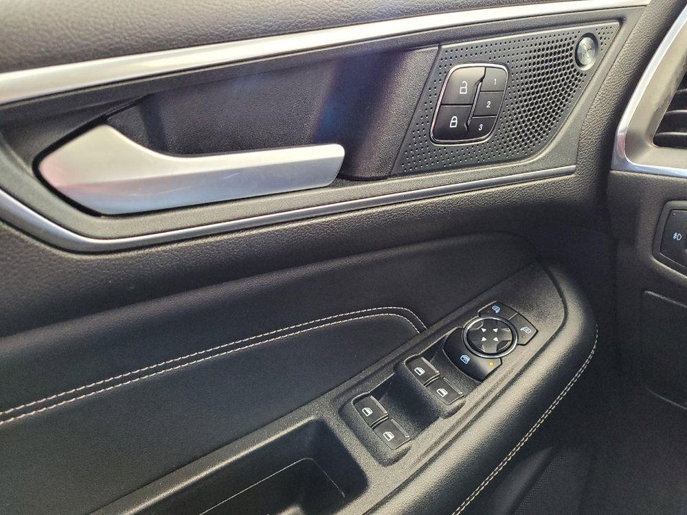 Used 2024 Ford Edge Titanium image 27