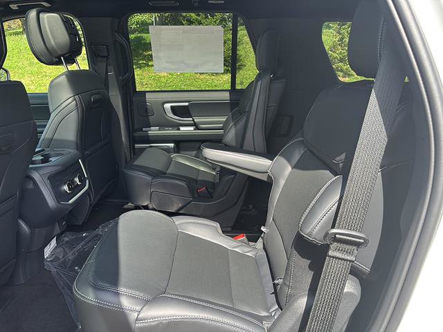 New 2027 Ford Expedition Platinum w/ Stealth Appearance Package AWD/4WD image 15