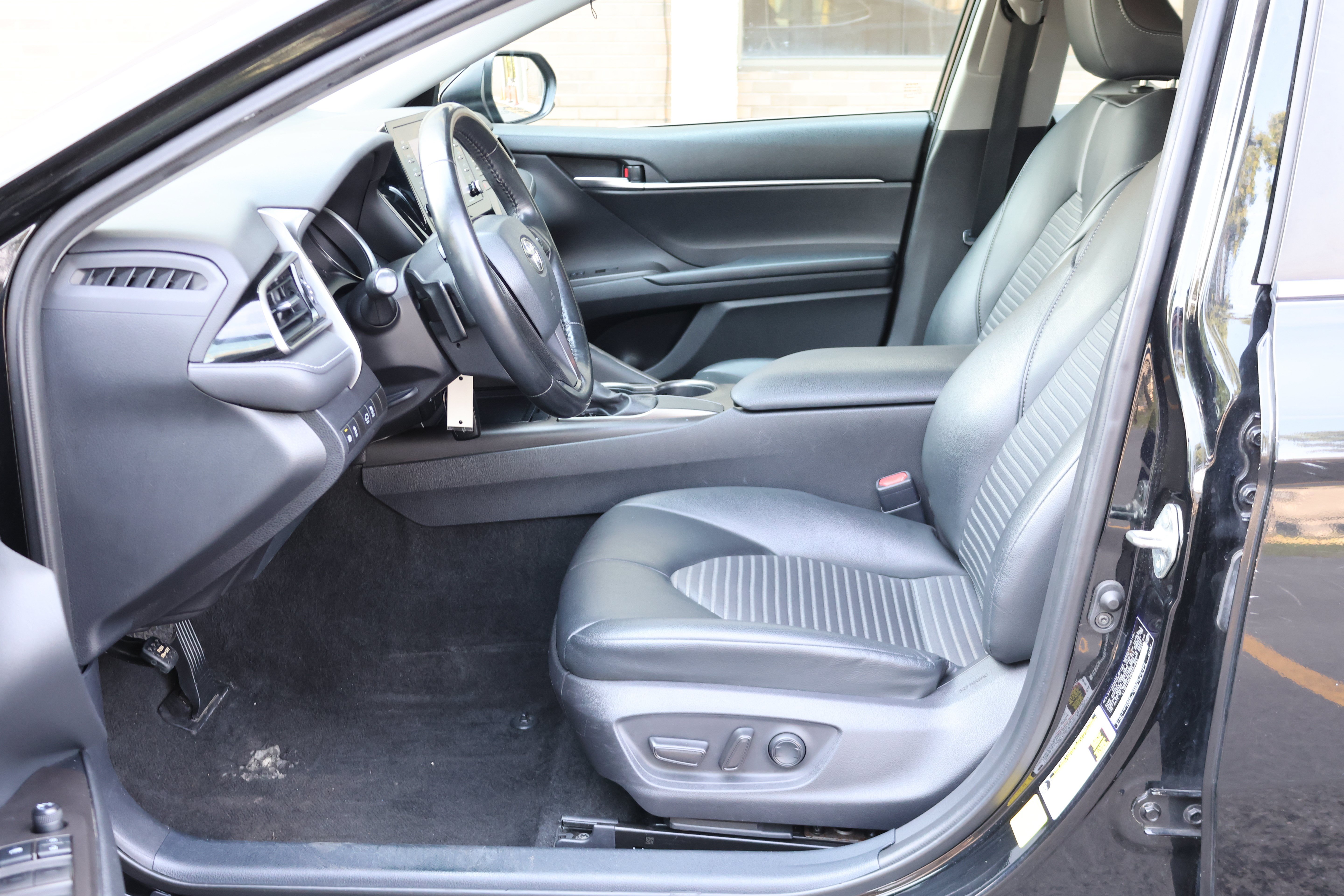 Used 2021 Toyota Camry SE FWD image 21