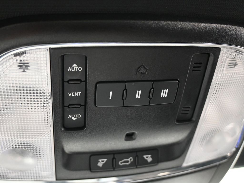 Used 2020 Jeep Grand Cherokee Altitude image 29