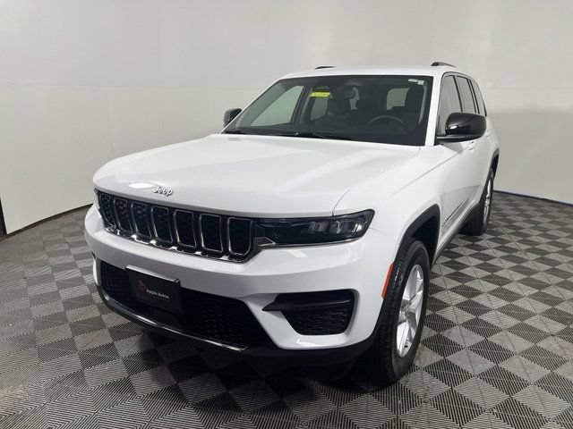 Certified 2023 Jeep Grand Cherokee Laredo w/ Luxury Tech Group I AWD/4WD image 3