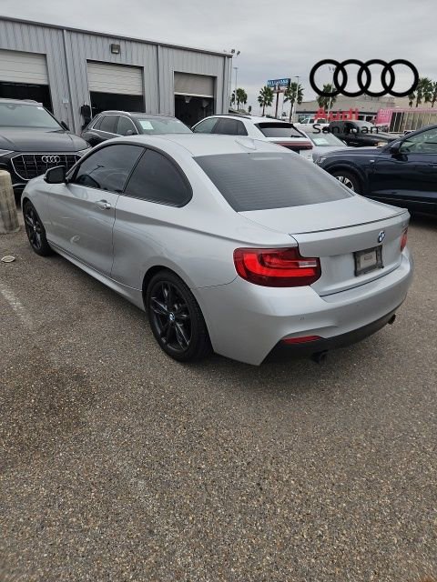 Used 2016 BMW M235i Coupe image 4
