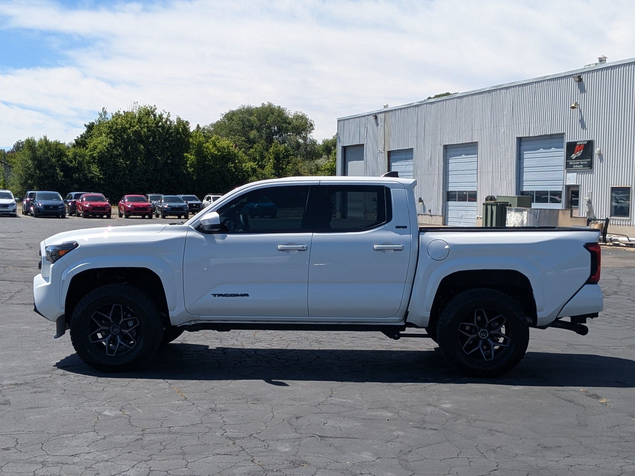 Used 2025 Toyota Tacoma SR5 AWD/4WD image 9