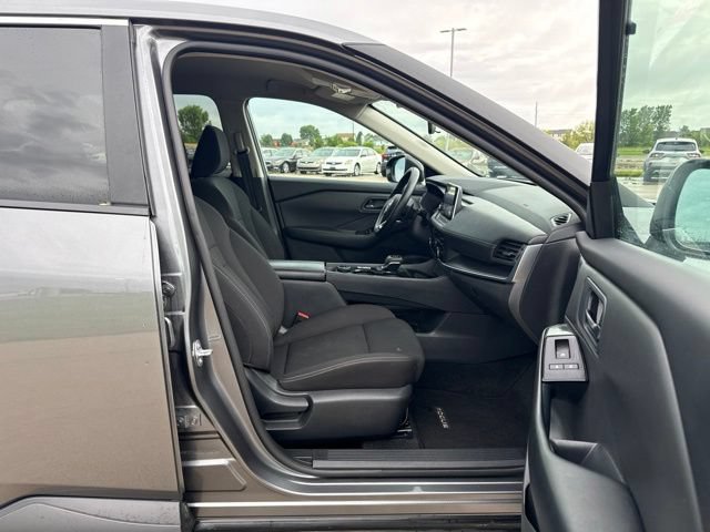 Used 2024 Nissan Rogue S AWD/4WD image 18