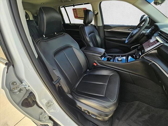 Used 2023 Jeep Grand Cherokee L Limited w/ Luxury Tech Group II image 22