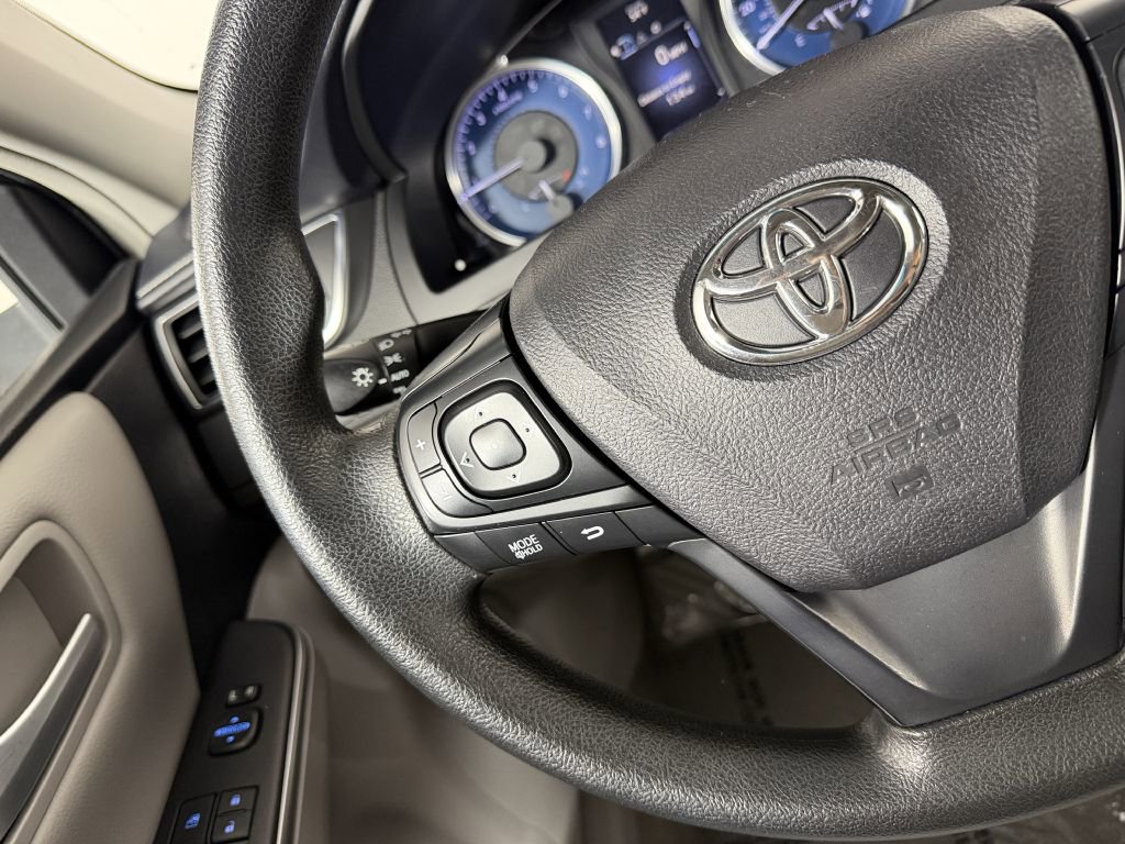 Used 2017 Toyota Camry LE FWD image 27