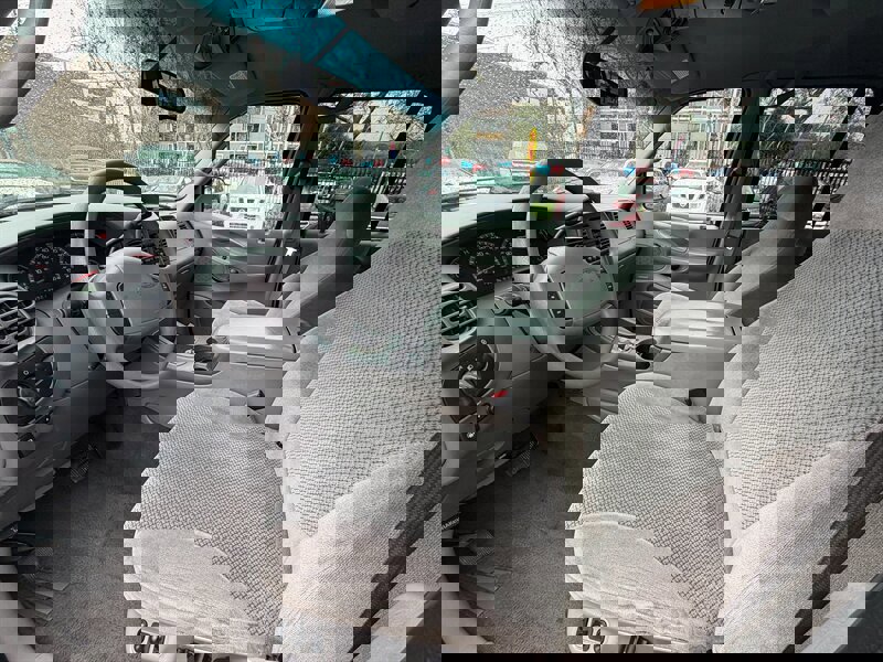 Used 2002 Ford Expedition XLT image 12