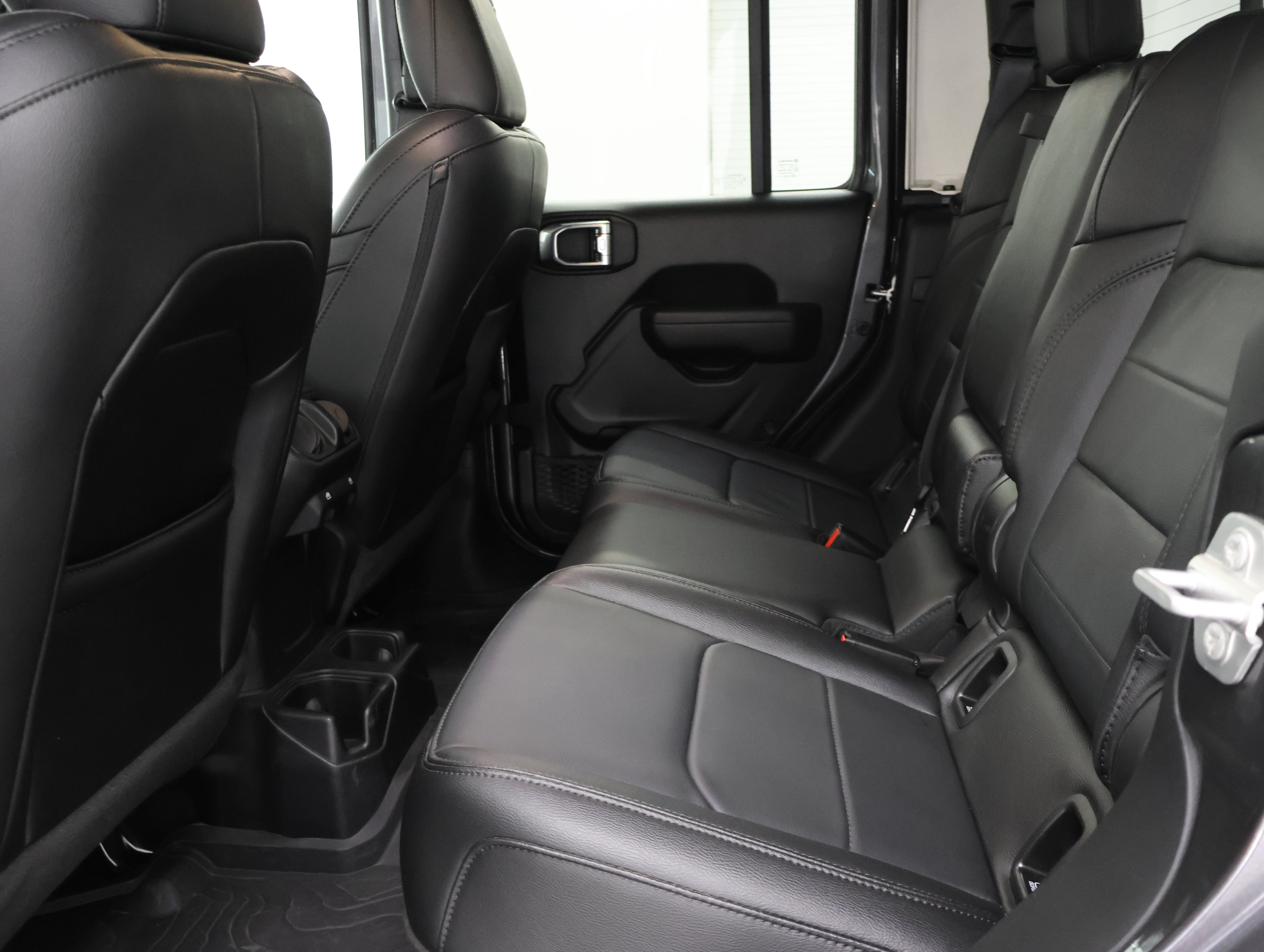 Used 2023 Jeep Gladiator Sport AWD/4WD image 9