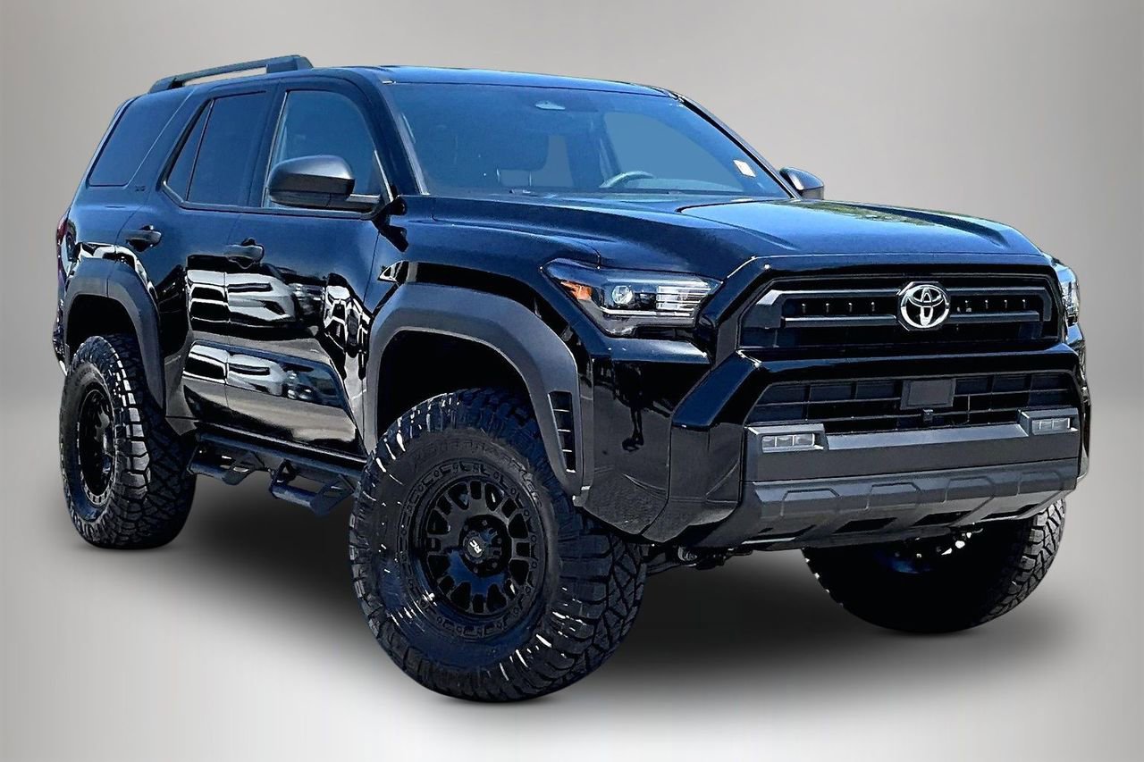Used 2025 Toyota 4Runner SR5 AWD/4WD image 2