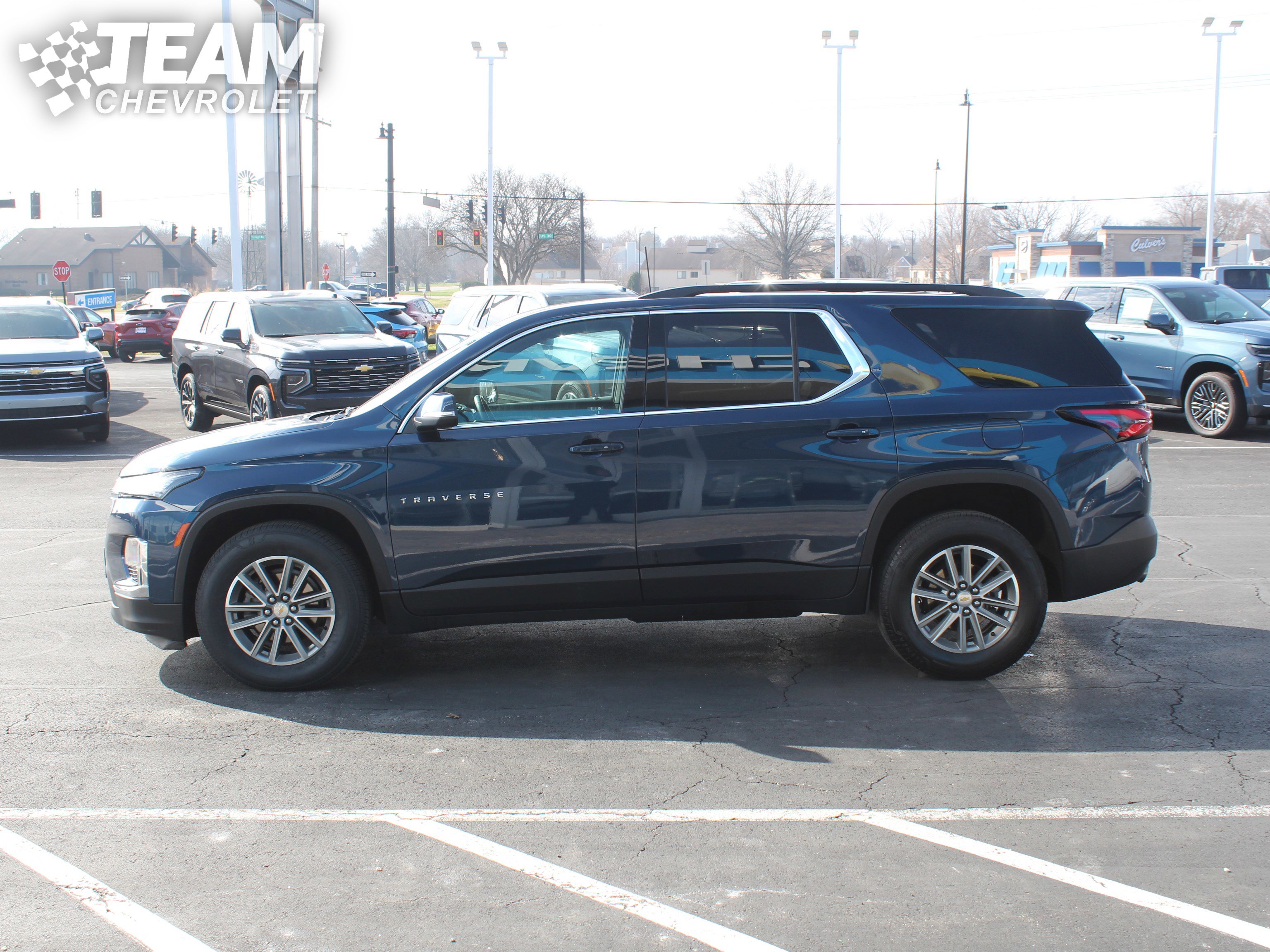 Used 2023 Chevrolet Traverse LT image 7