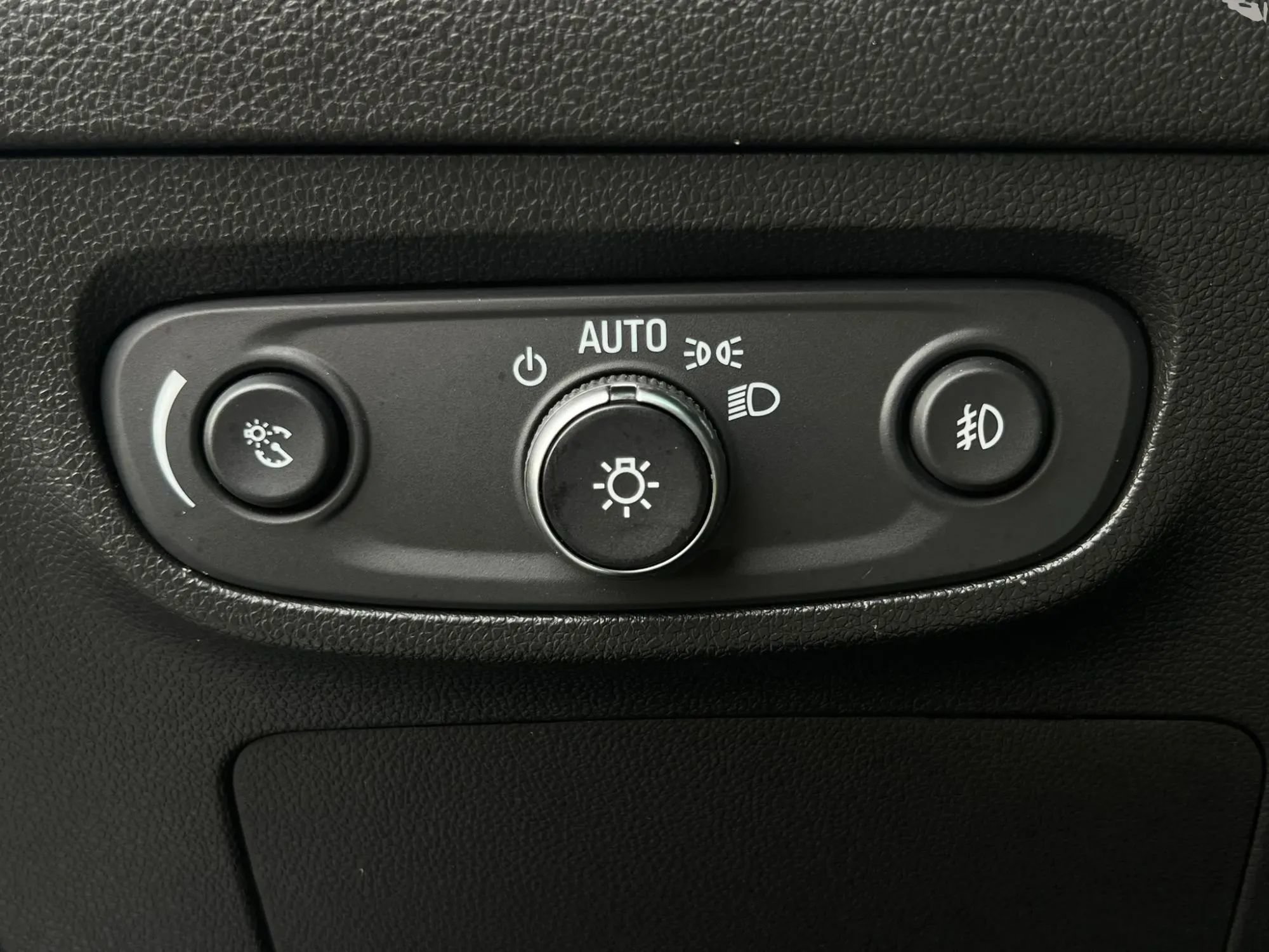 Used 2020 Buick Encore GX Essence w/ Experience Buick Package AWD/4WD image 41