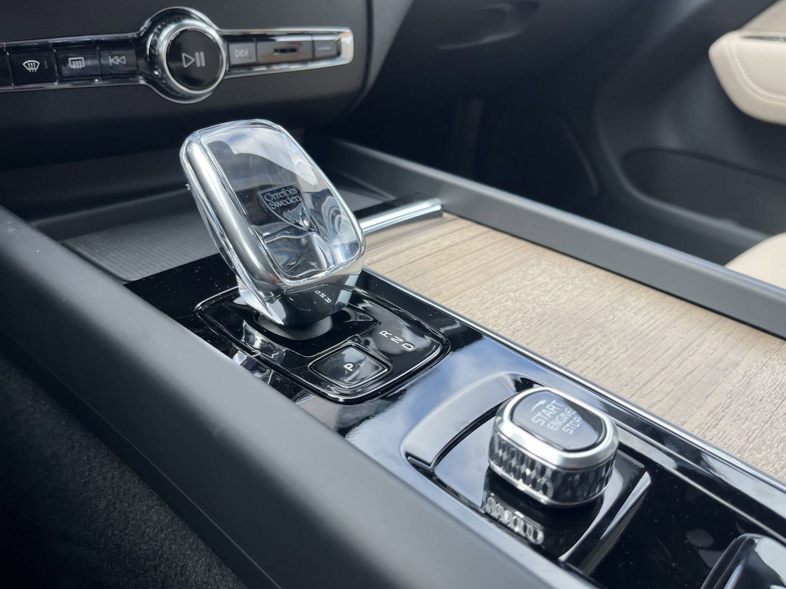 New 2026 Volvo XC60 B5 Plus w/ Protection Package Premier image 17