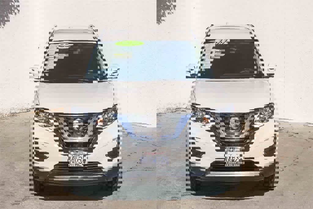 Used 2020 Nissan Rogue SV w/ Premium Package image 2