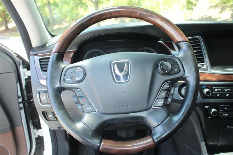 Used 2014 Hyundai Equus Signature image 16