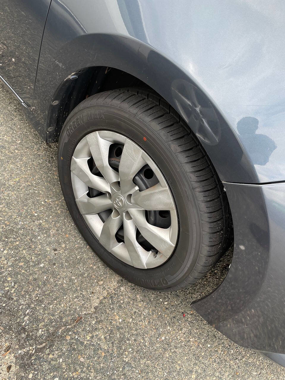 Used 2016 Toyota Corolla LE 4dr Sedan image 16