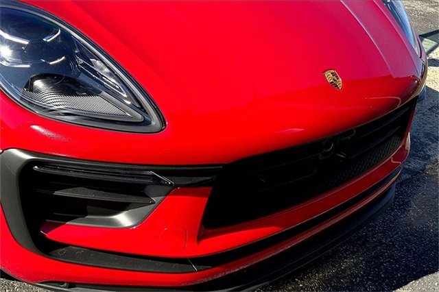 Used 2025 Porsche Macan image 48