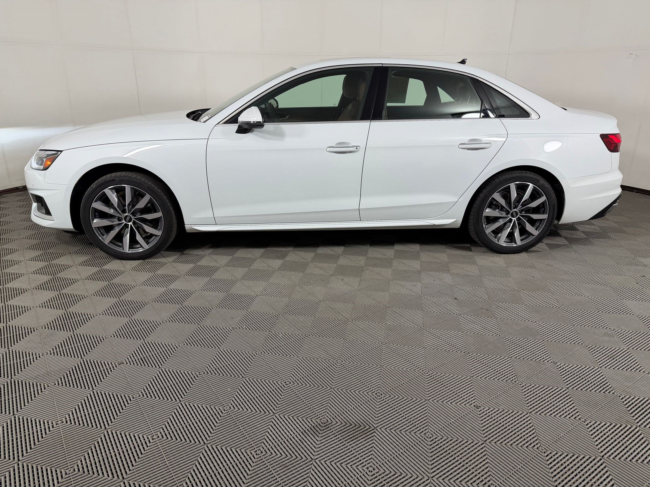 Used 2023 Audi A4 2.0T Premium Plus w/ Premium Plus Package AWD/4WD image 2
