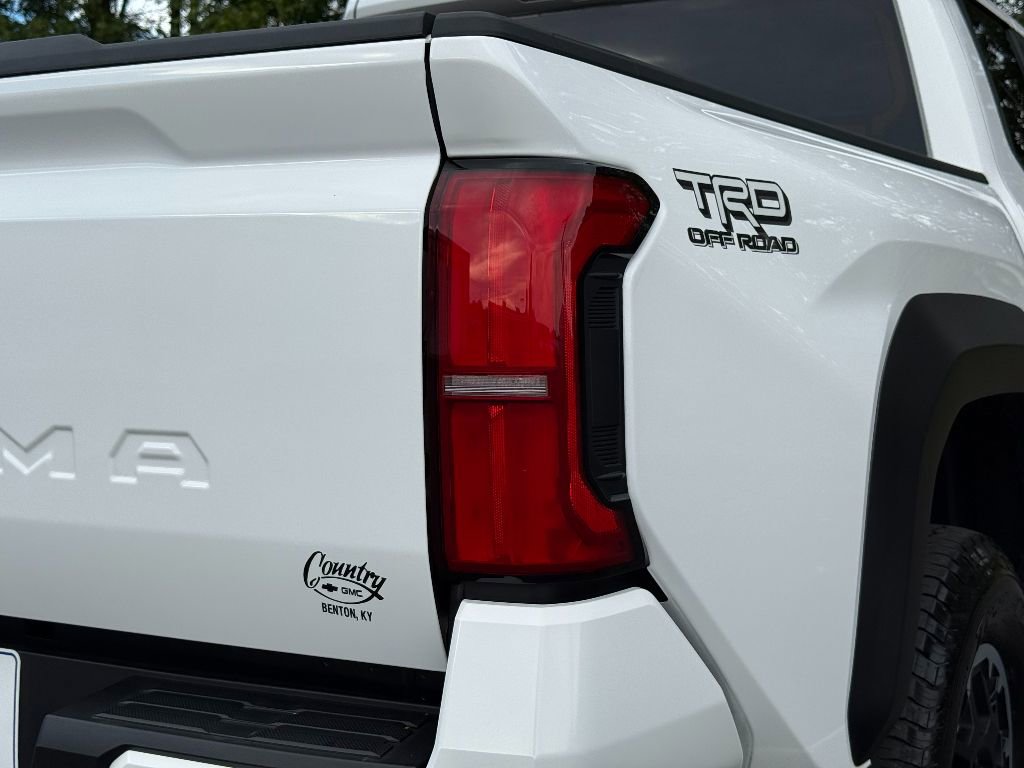 Used 2024 Toyota Tacoma TRD Off-Road image 8
