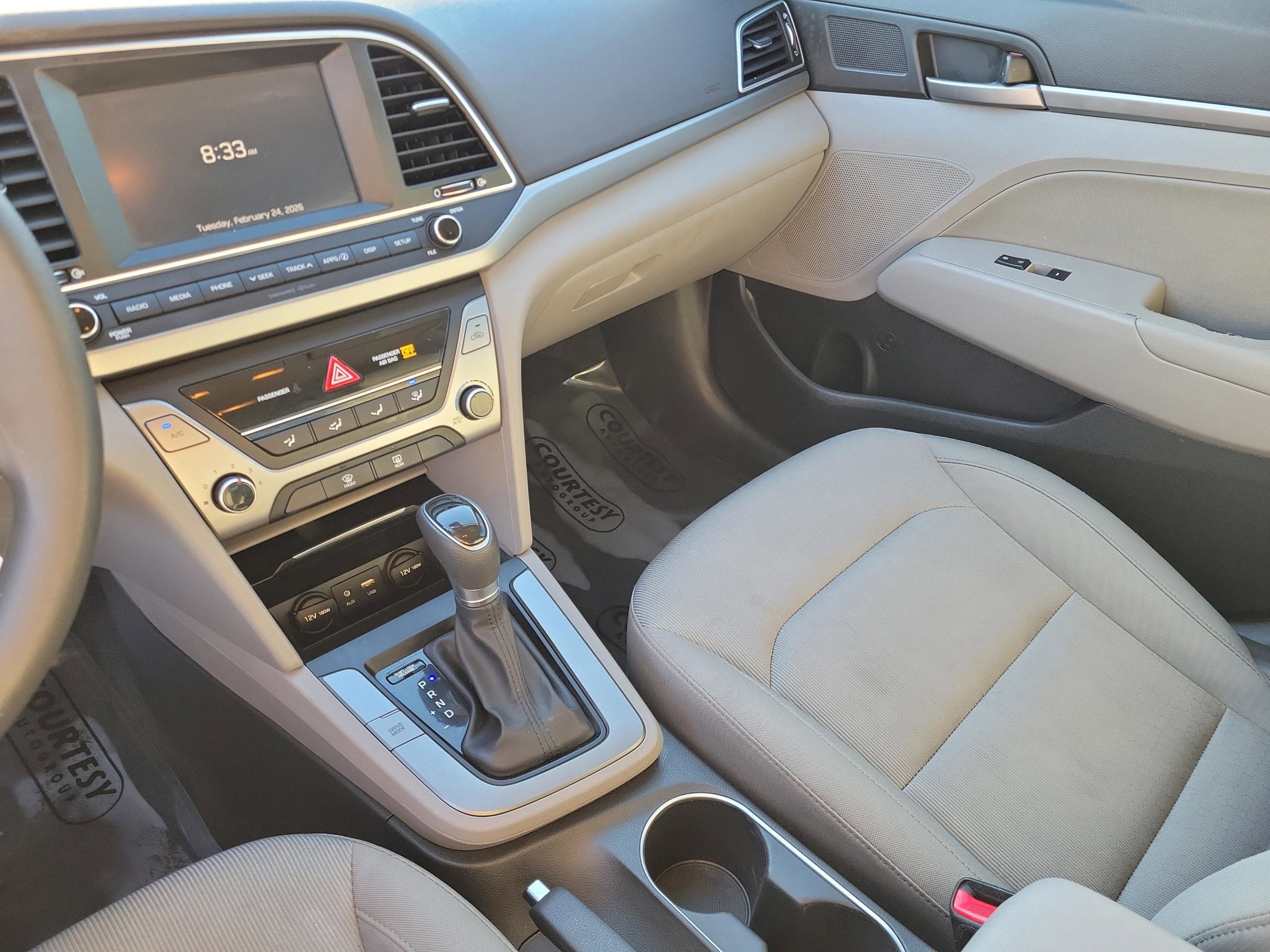 Used 2017 Hyundai Elantra SE image 25