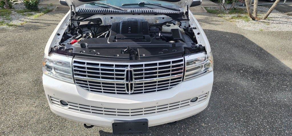 Used 2012 Lincoln Navigator 2WD image 19